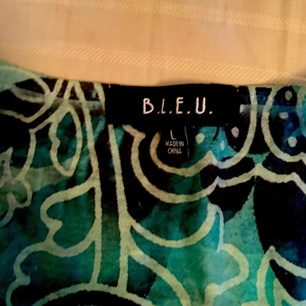 B.L.U.E brand size Large Blouse